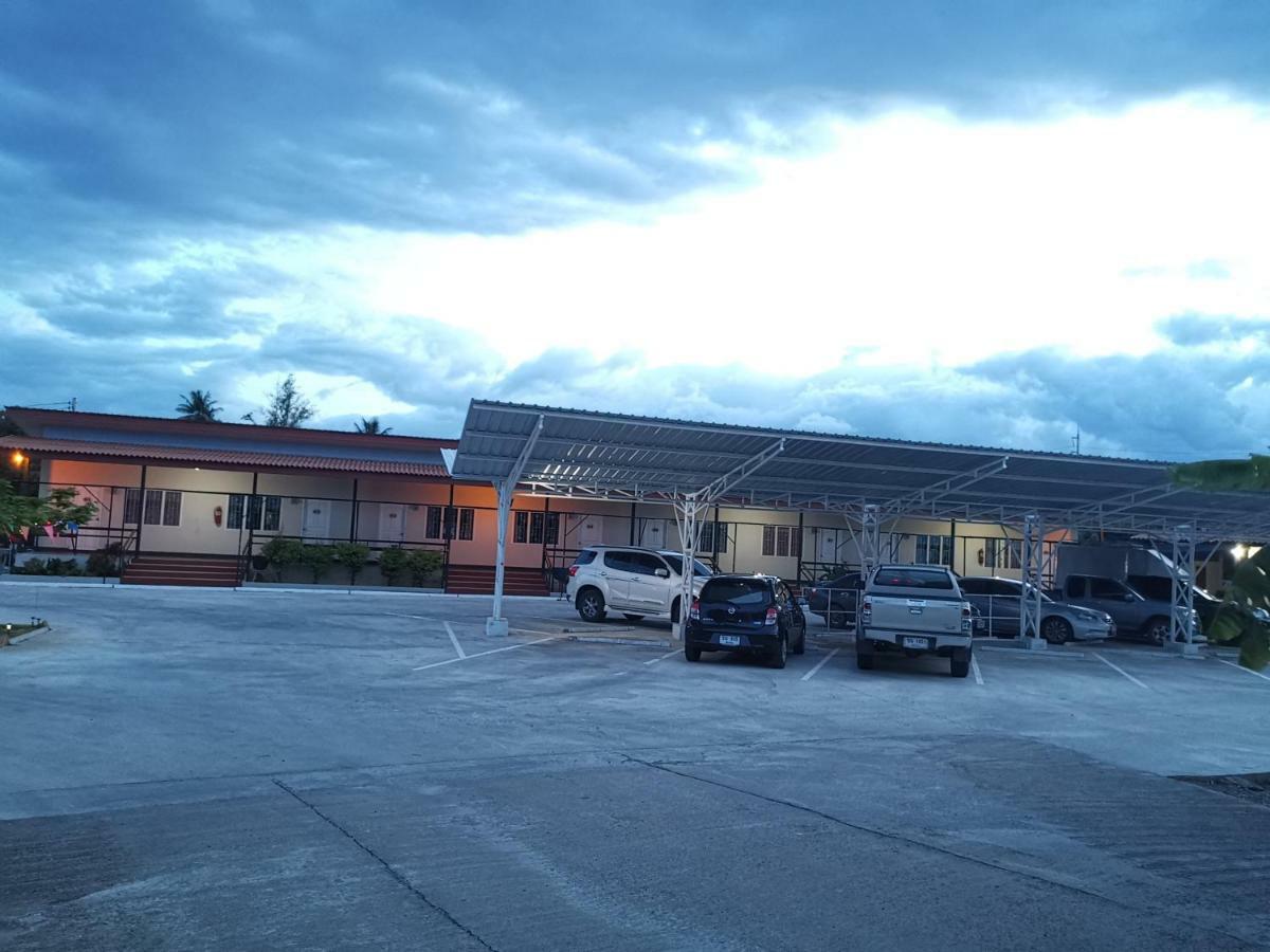 Sailom Resort​ Chom Thong Exterior photo